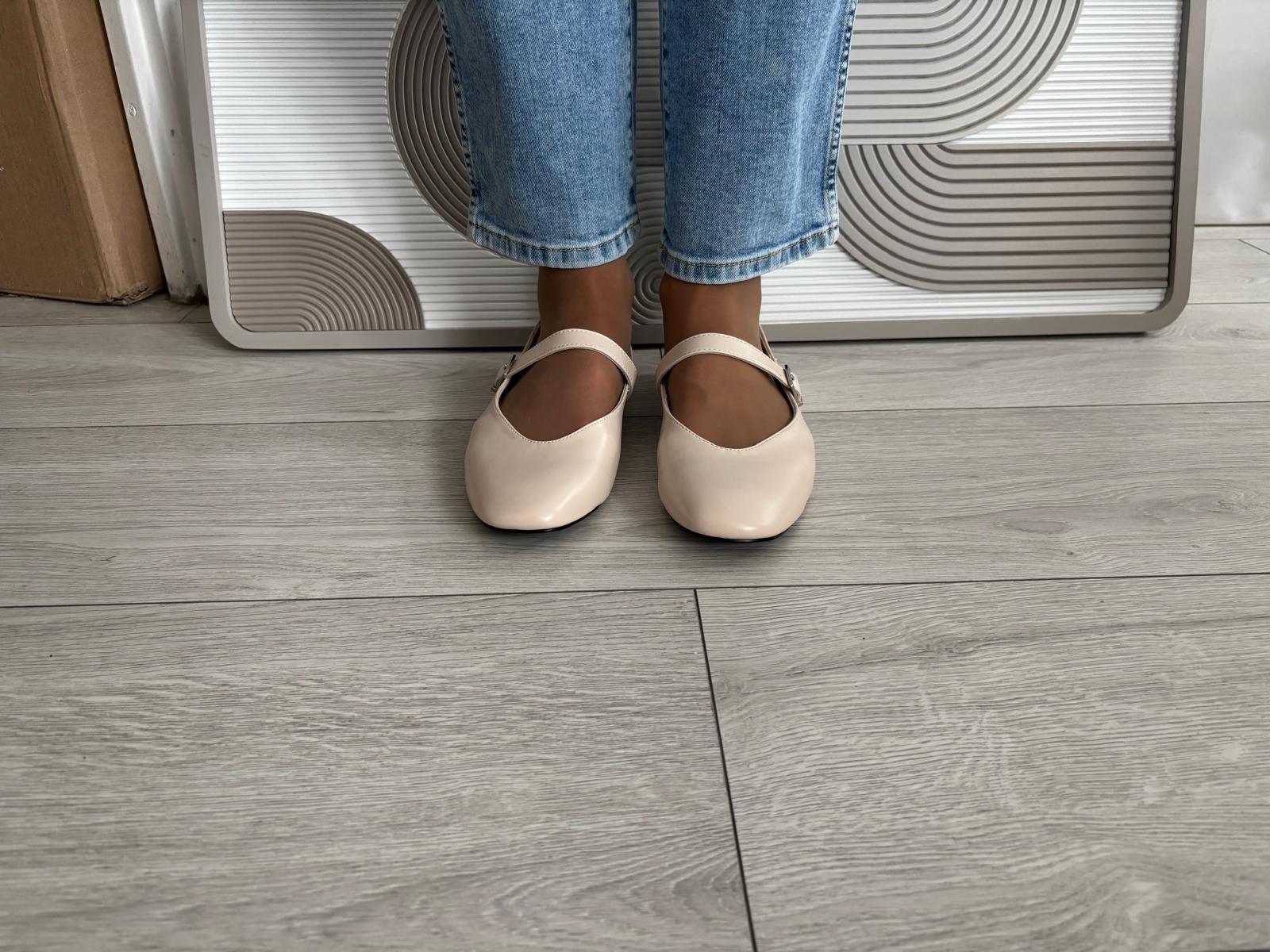 Mary-Jane Lilou beige