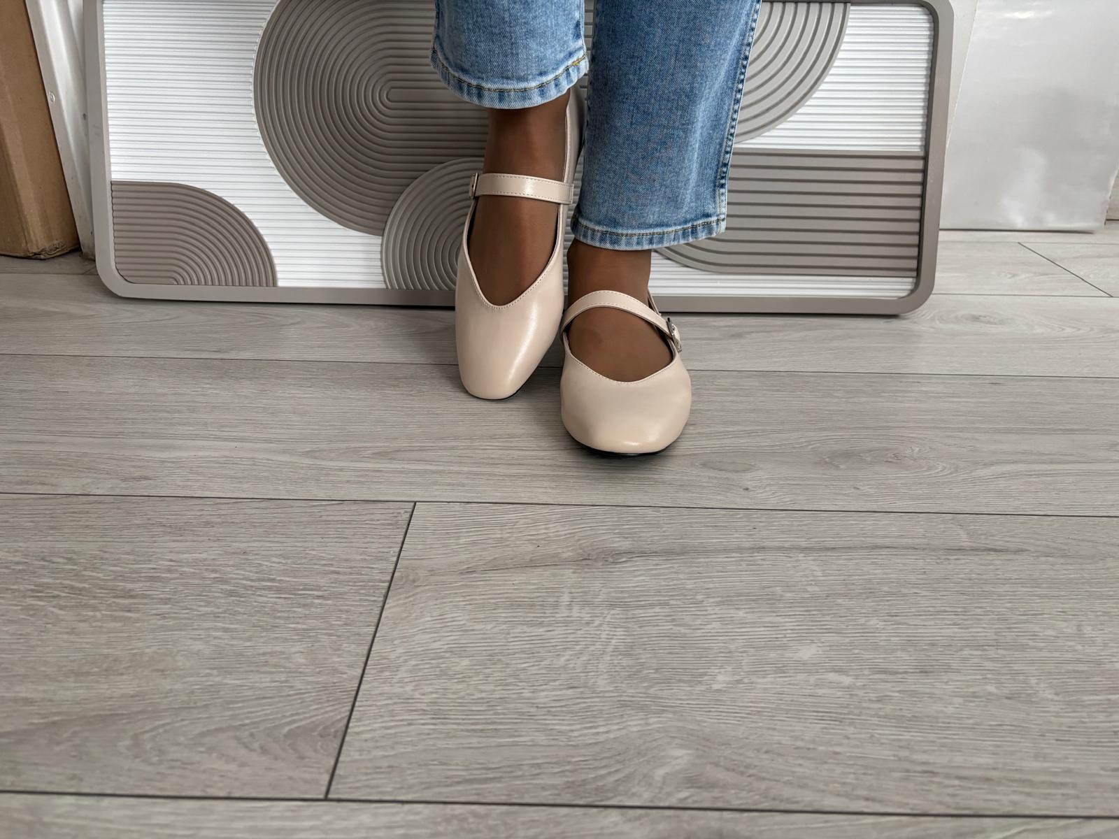Mary-Jane Lilou beige