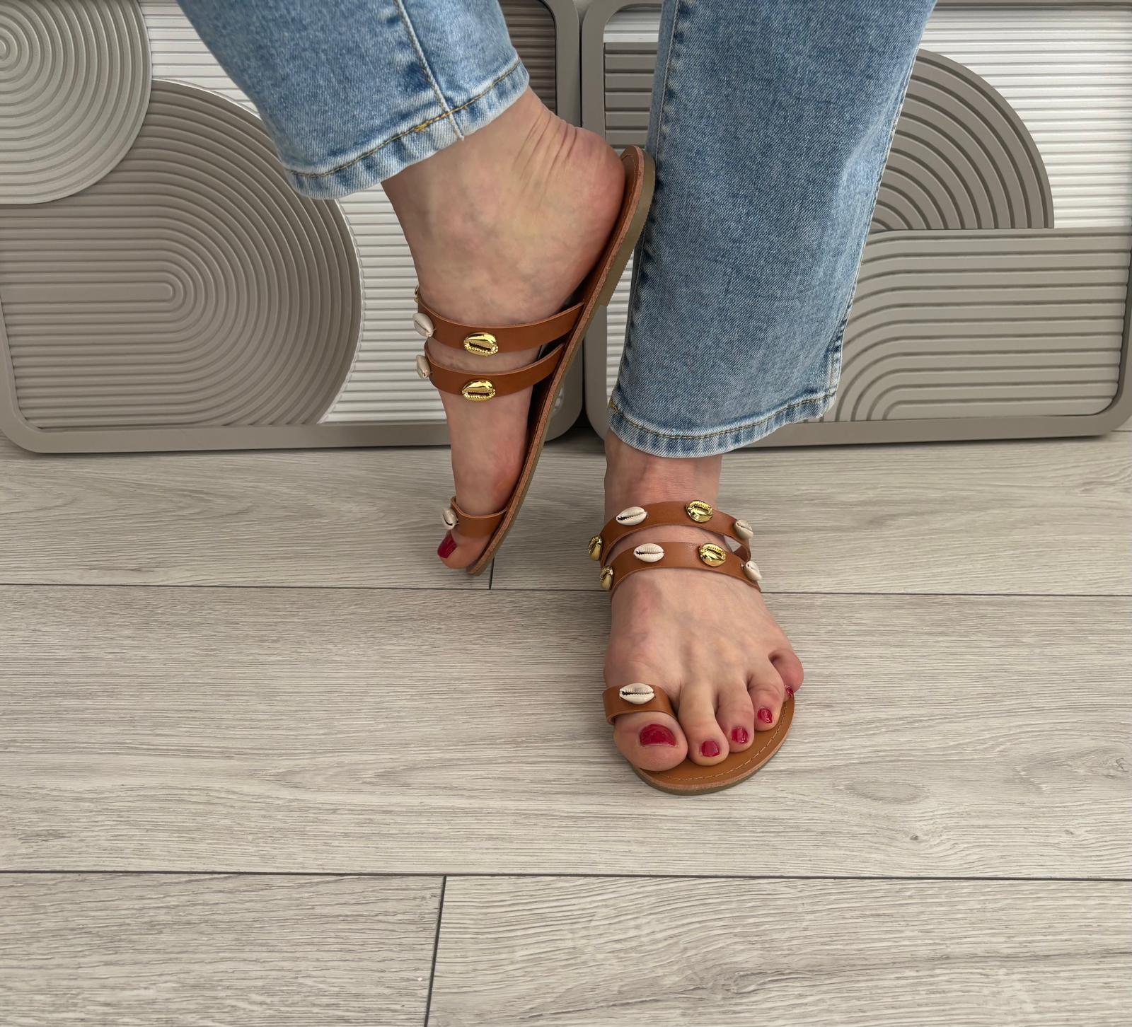 Sandales coquillages camel